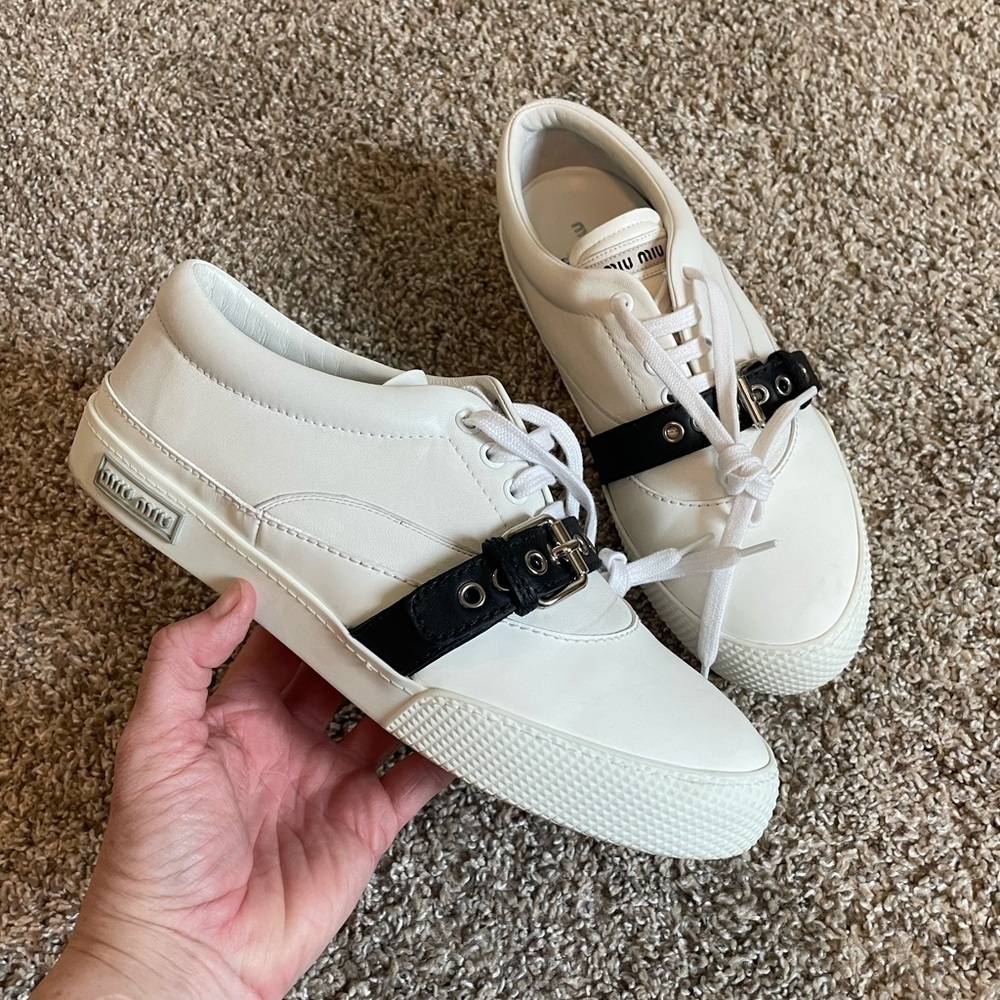 Miu Miu Leather Buckle Low-Top Sneaker, contrast White and black size EU 40